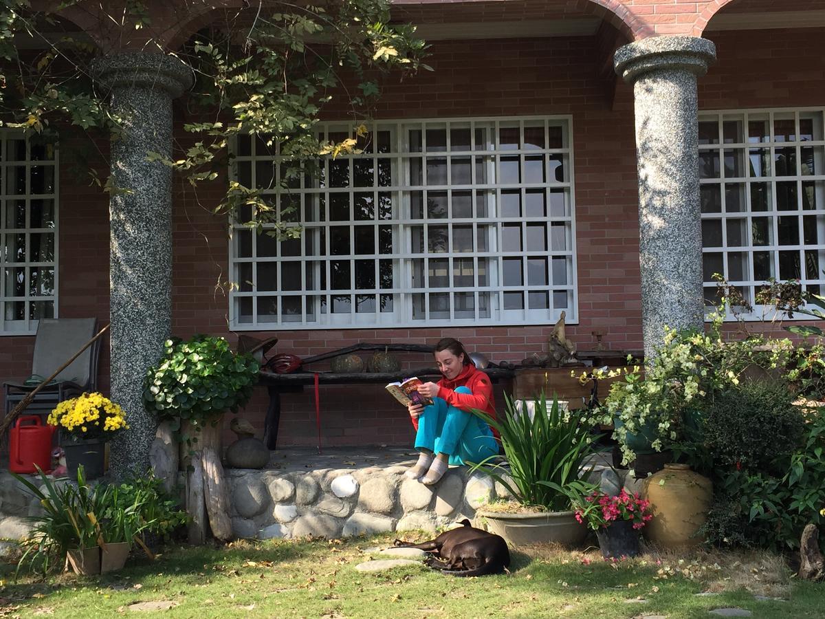 Wisdom Garden Home Stay Юйли Экстерьер фото